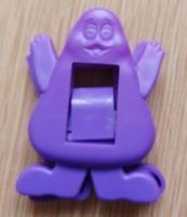 Mc Donald`s Combi Clip Anstecker lila 5,5 x 4 x 1,3 defekt